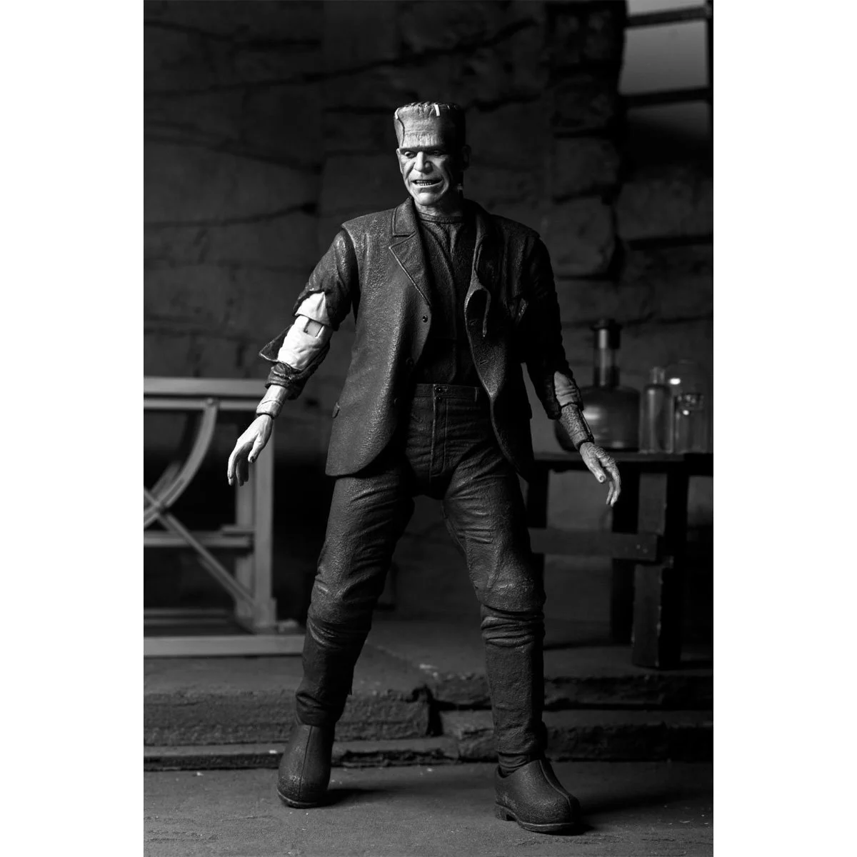 Bride of Frankenstein – The Monster (Black and White) – Bella